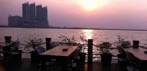 Tempat Makan Super Romantis - JOMBLO JANGAN MASUK, Nanti Pada Baper!