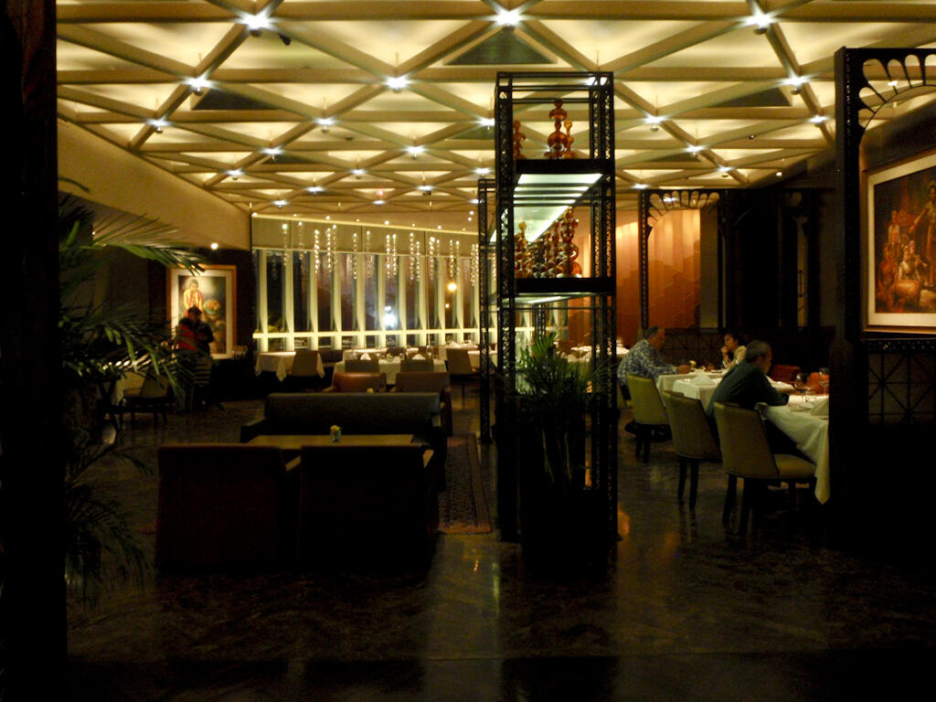Tempat Makan Super Romantis - JOMBLO JANGAN MASUK, Nanti Pada Baper!