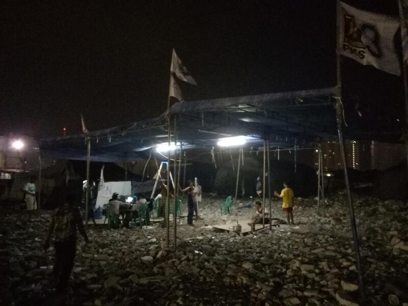 Ini nih warga yang tidur di tendanya om wowo