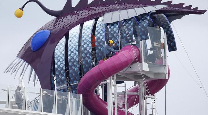 Harmony of the seas. Kapal pesiar terbesar di dunia, lebih tinggi dari menara Eiffel