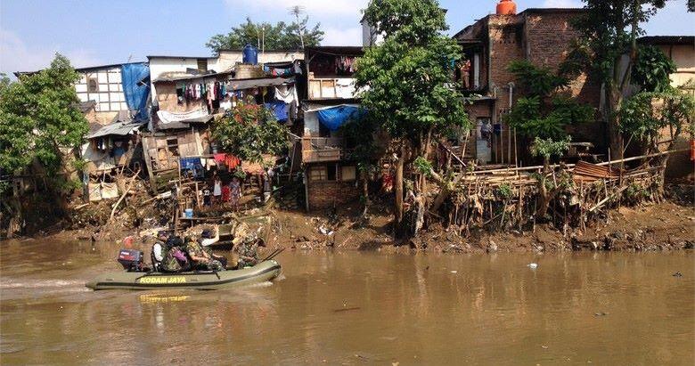 Cerita Ahok Blusukan ke Kali Ciliwung dan Terima Surat dari Warga Sambil Berenang