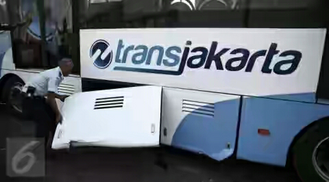 Ditabrak KA Senja Solo di Mangga Dua, Sopir Avanza dan TransJ Luka-luka