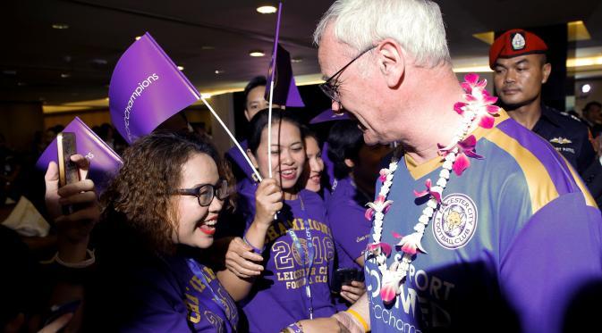 Tiba di Bangkok, Leicester City Disambut Meriah Fans