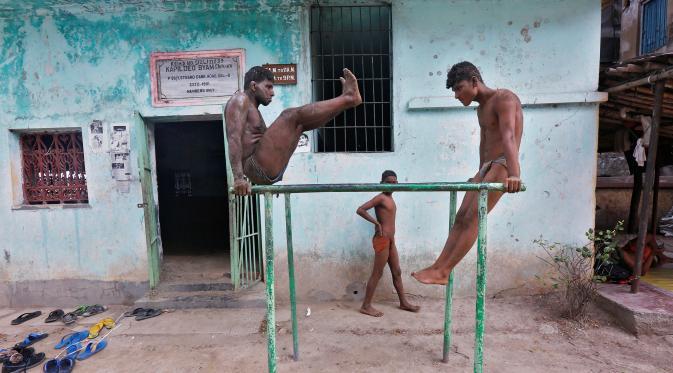 Inilah tradisi unik latihan pegulat India sebelum bertanding gan