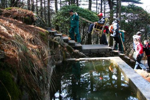 Pemandangan Eksotis di Puncak Kahyangan Gunung Huangshan Cina