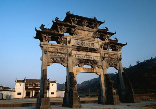 Pemandangan Eksotis di Puncak Kahyangan Gunung Huangshan Cina