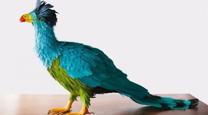 Seniman Wanita ini Membuat Burung Dari Kertas