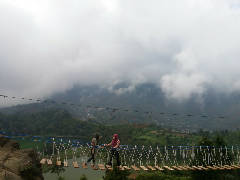 Destinasi Wisata Baru Dieng &quot;Jembatan Merah Putih&quot;