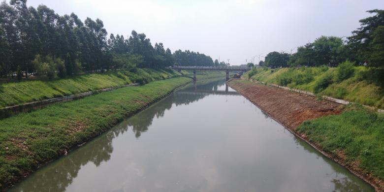 Kanal Banjir Timur Kini Lebih Rapi dan Hijau