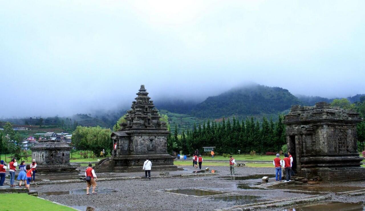 Kabut Tipis di Negeri Para Dewa
