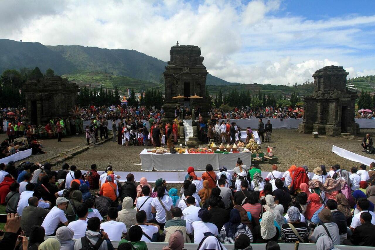 Kabut Tipis di Negeri Para Dewa
