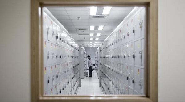 Mengintip seluk beluk pabrik rahasia apple