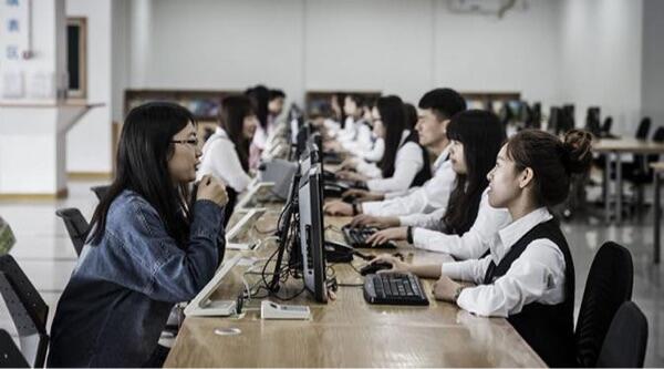Mengintip seluk beluk pabrik rahasia apple