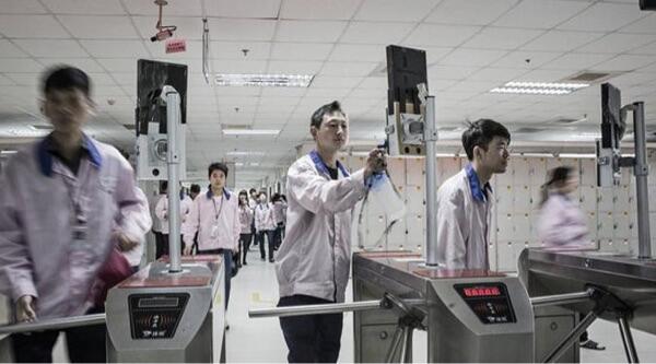 Mengintip seluk beluk pabrik rahasia apple