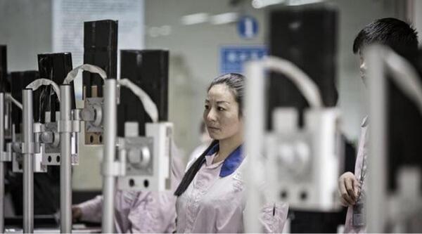 Mengintip seluk beluk pabrik rahasia apple