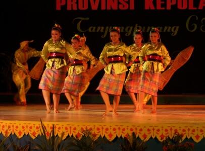 13 Tarian Adat Kalimantan