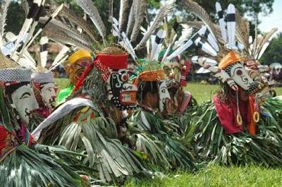 13 Tarian Adat Kalimantan