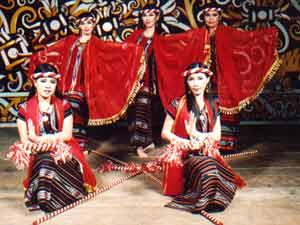 13 Tarian Adat Kalimantan