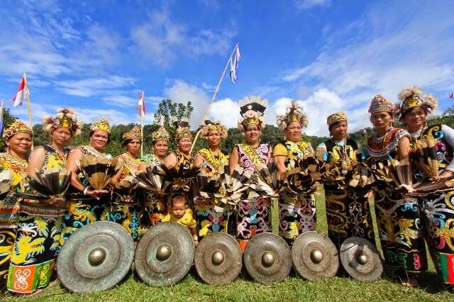 13 Tarian Adat Kalimantan
