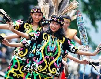 13 Tarian Adat Kalimantan