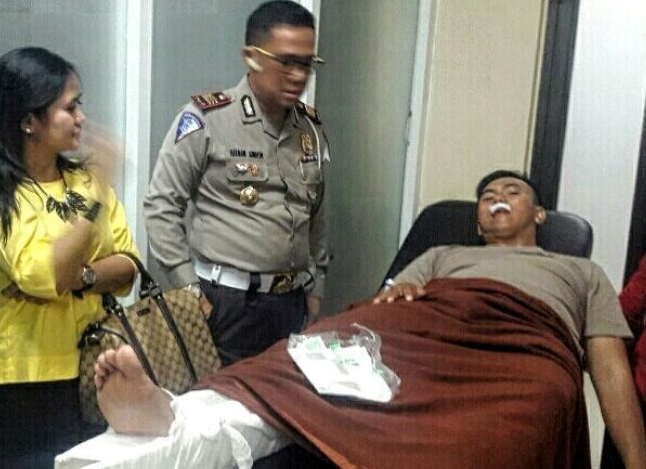 STLOONG...Pelajar Nekat Tabrak Polantas Hingga Patah Kaki, Hindari Razia