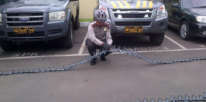 STLOONG...Pelajar Nekat Tabrak Polantas Hingga Patah Kaki, Hindari Razia