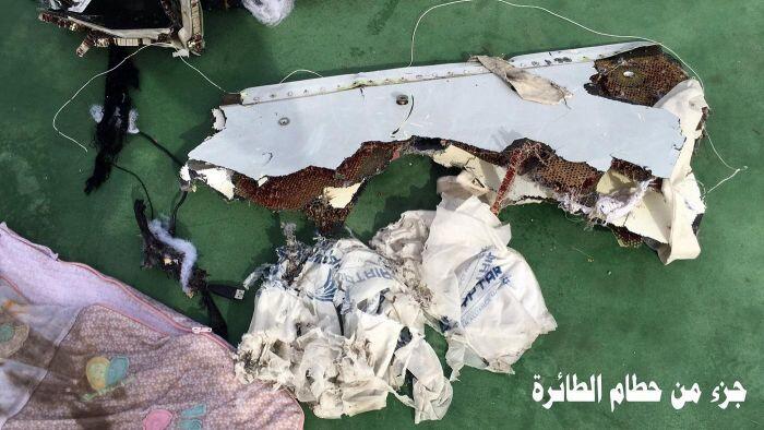 Sejumlah serpihan dari EgyptAir MS804 ditemukan