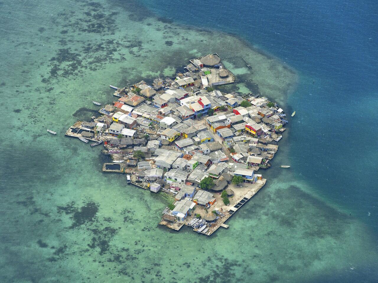 NI GAN 8 PULAU KECIL DARI BELAHAN DUNIA YANG PADAT PENDUDUKNYA