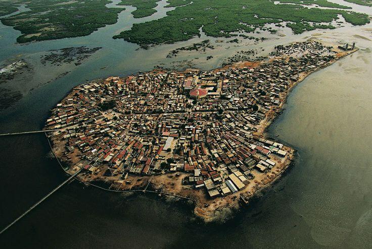 NI GAN 8 PULAU KECIL DARI BELAHAN DUNIA YANG PADAT PENDUDUKNYA