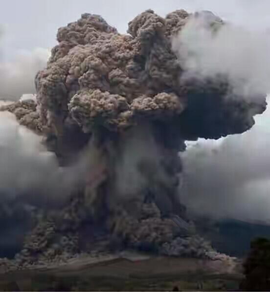 penampakan letusan sinabung sabtu 21/05/2016