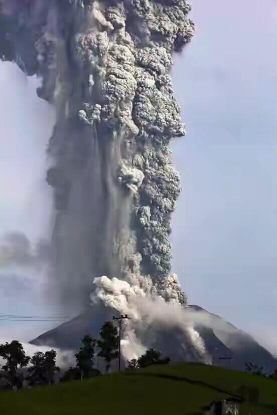 penampakan letusan sinabung sabtu 21/05/2016