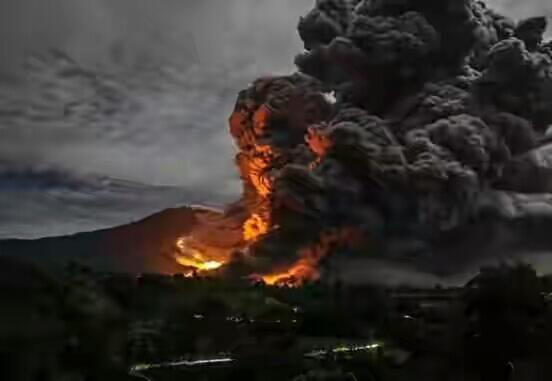 penampakan letusan sinabung sabtu 21/05/2016