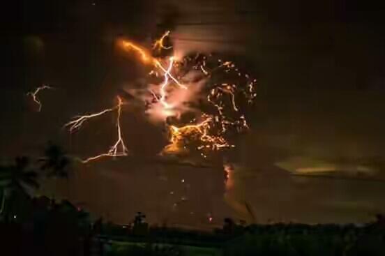 penampakan letusan sinabung sabtu 21/05/2016