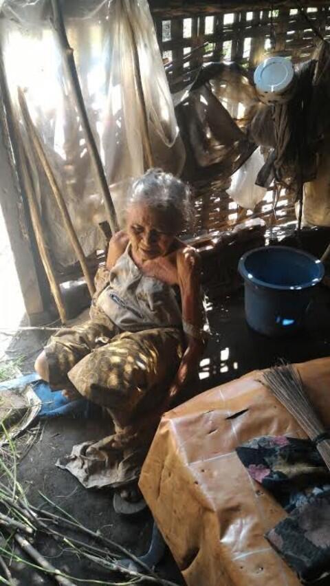 &#91;Bantu Up&#93; Mbah Lasinten Butuh Bantuan: Sebatang Kara di Gubuk Reyot dan Sedang Sakit