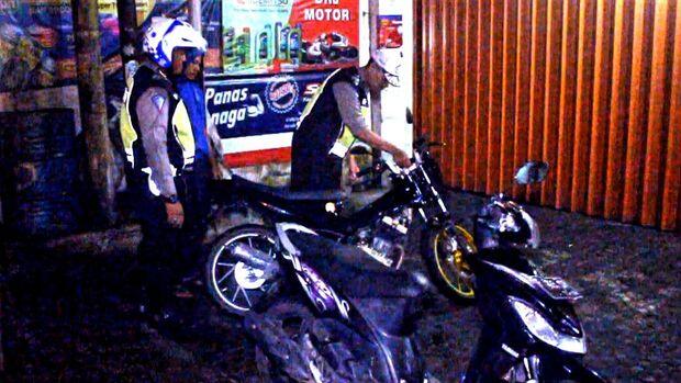 Kejar-kejaran, Dua Pemotor Tewas Terlindas Truk di Sukabumi