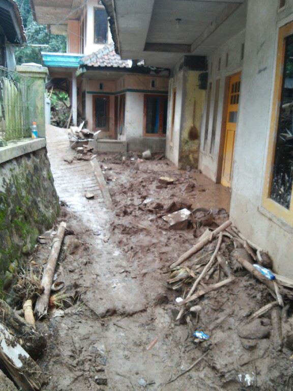 Kaskus Regional Peduli #PrayForCihideung Desa Sukakerti, Kecamatan Cisalak, Subang
