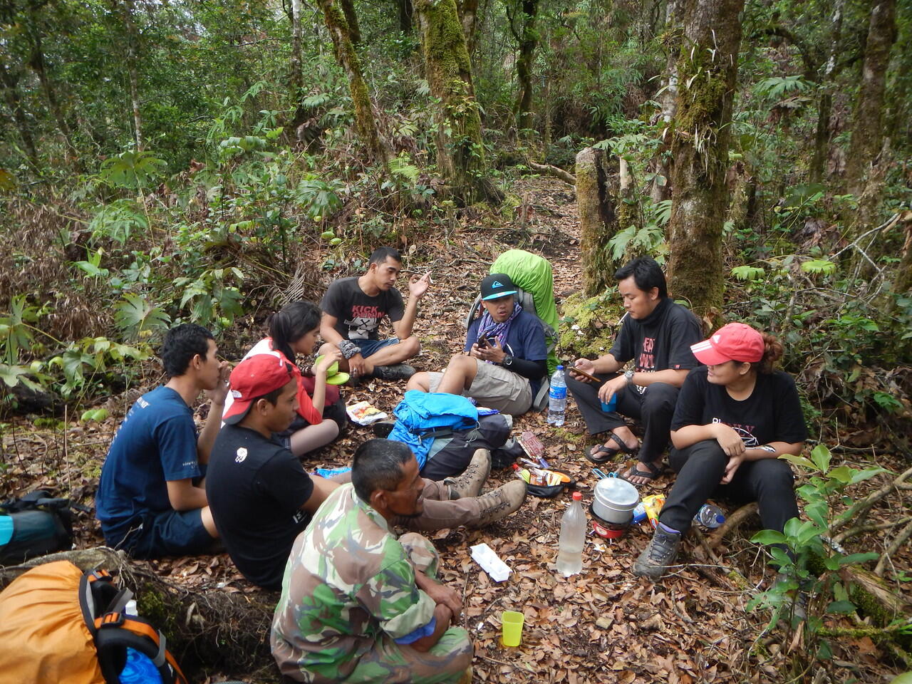 NIKMATNYA 'MENYEPI' DI GUNUNG KENDANG 2641 MDPL 