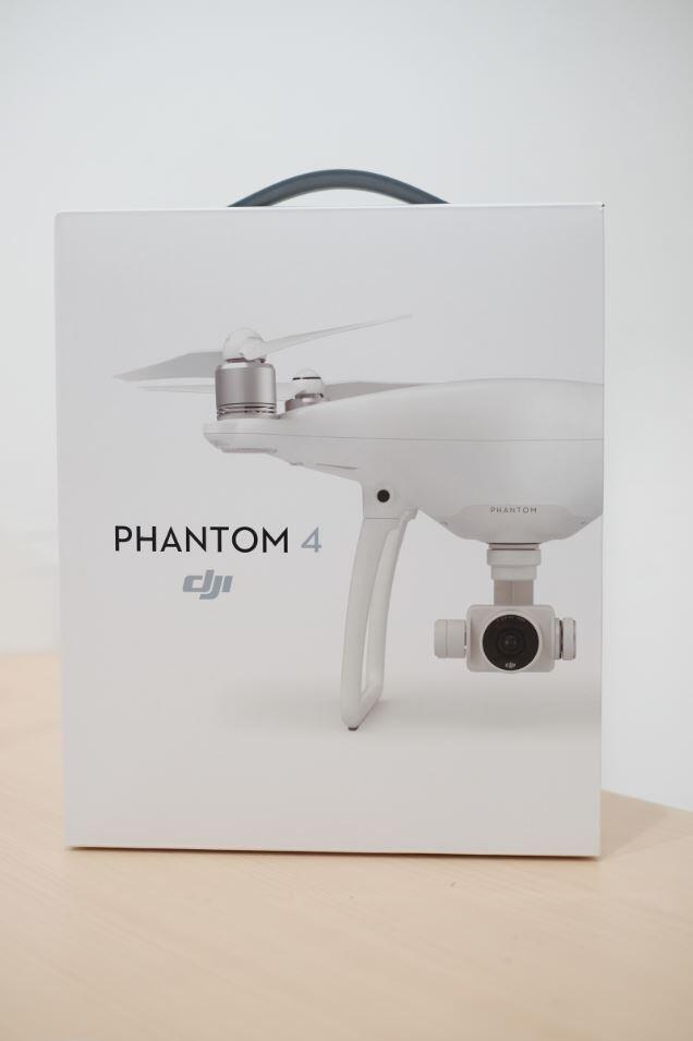 Mau tau rasanya nerbangin drone paling happening : DJI Phantom 4, Cek disini gan!