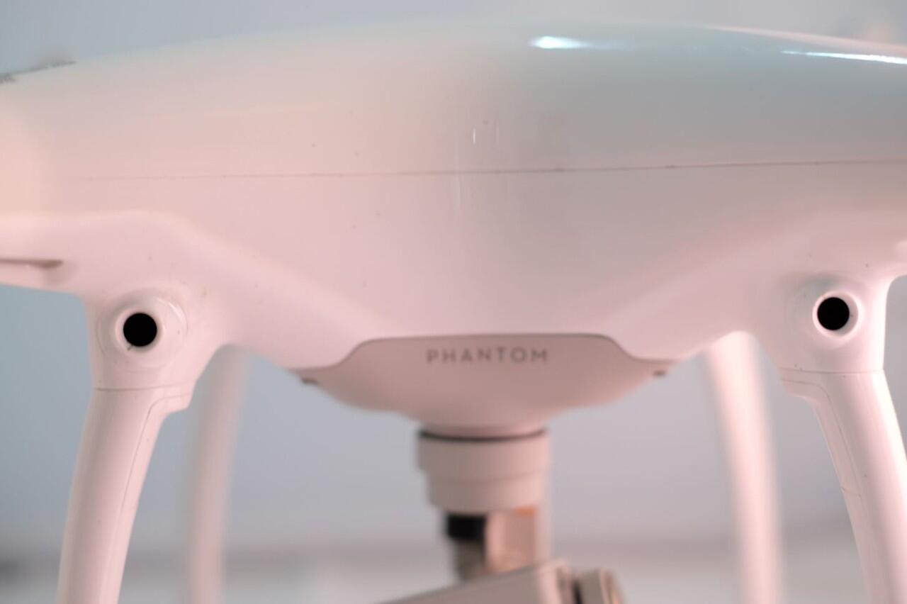 Mau tau rasanya nerbangin drone paling happening : DJI Phantom 4, Cek disini gan!