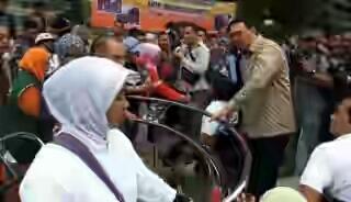 Ahok Ingin Gratiskan Bus Umum untuk Lansia dan Disabilitas
