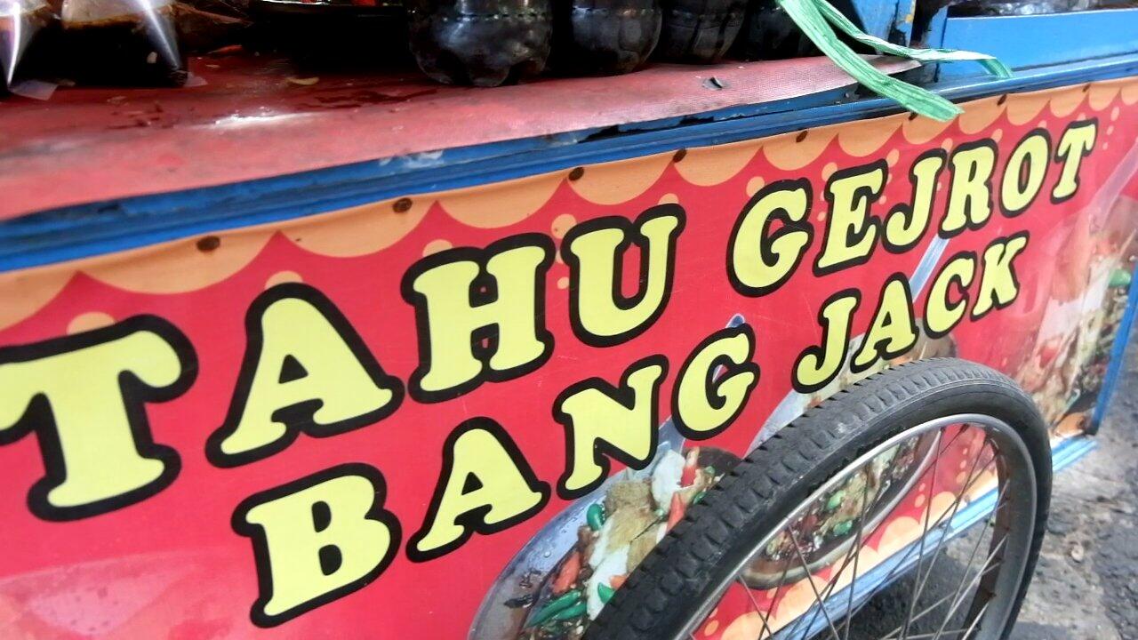 Busyet! Kuliner Tahu Gejrot Bang Jack Pedasnya Selangit - Jakarta Street Food