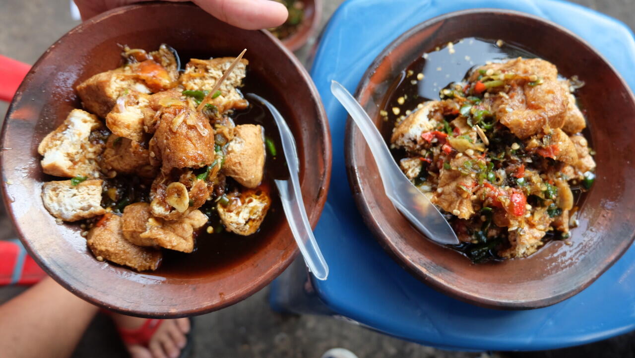 Busyet! Kuliner Tahu Gejrot Bang Jack Pedasnya Selangit - Jakarta Street Food