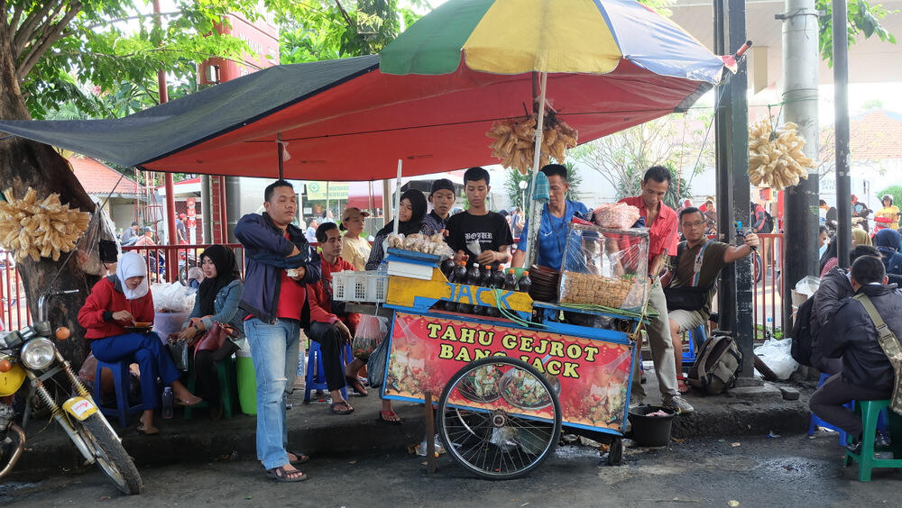 Busyet! Kuliner Tahu Gejrot Bang Jack Pedasnya Selangit - Jakarta Street Food