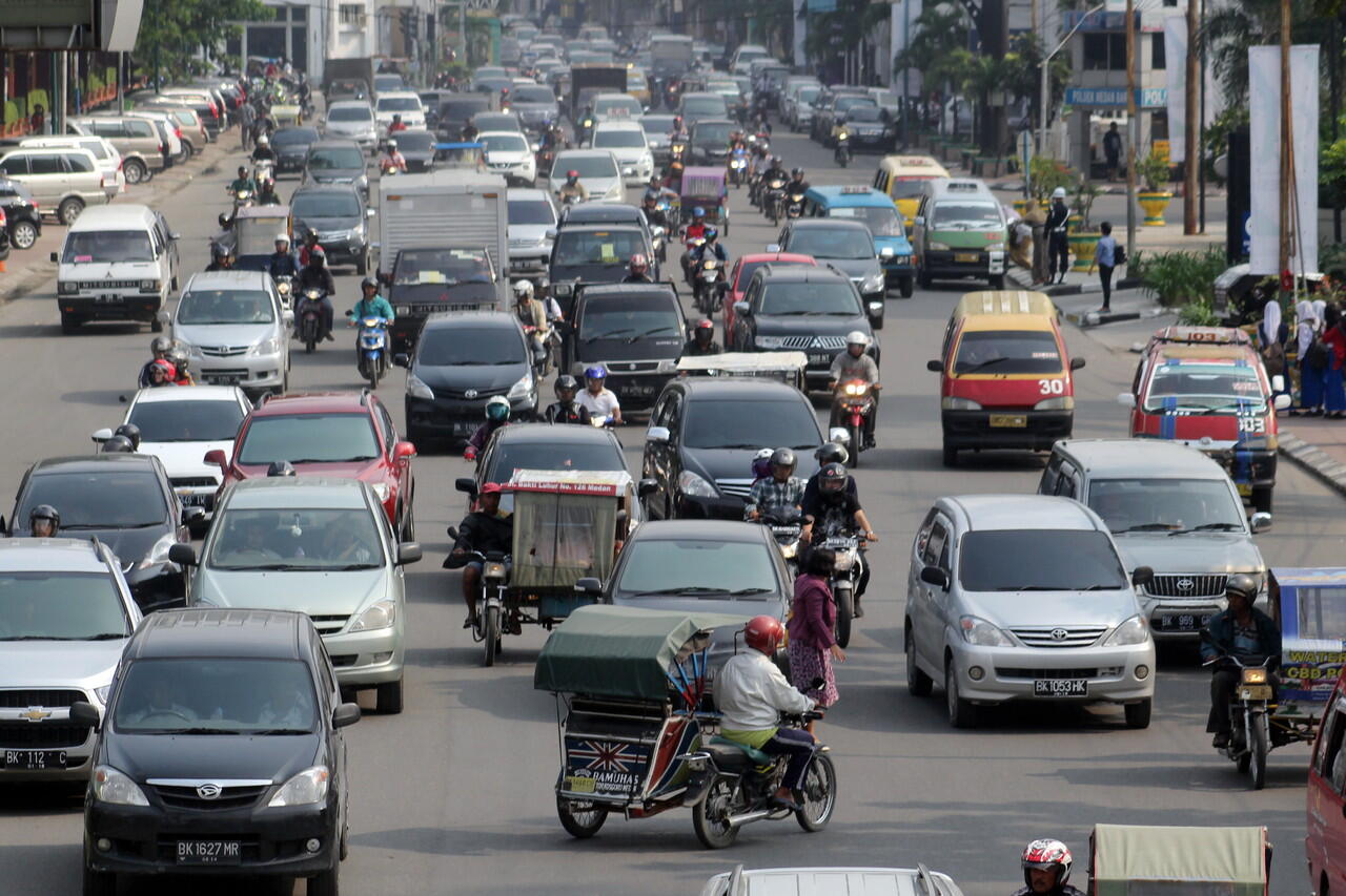 Heboh Polisi Tilang Pengendara Motor Karena Pakai Satu Spion Dan