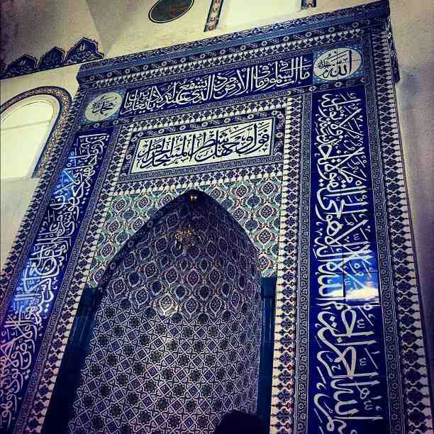 → Inilah Alasan Tempat Shalat dinamakan Mihrab (Medan perang ←