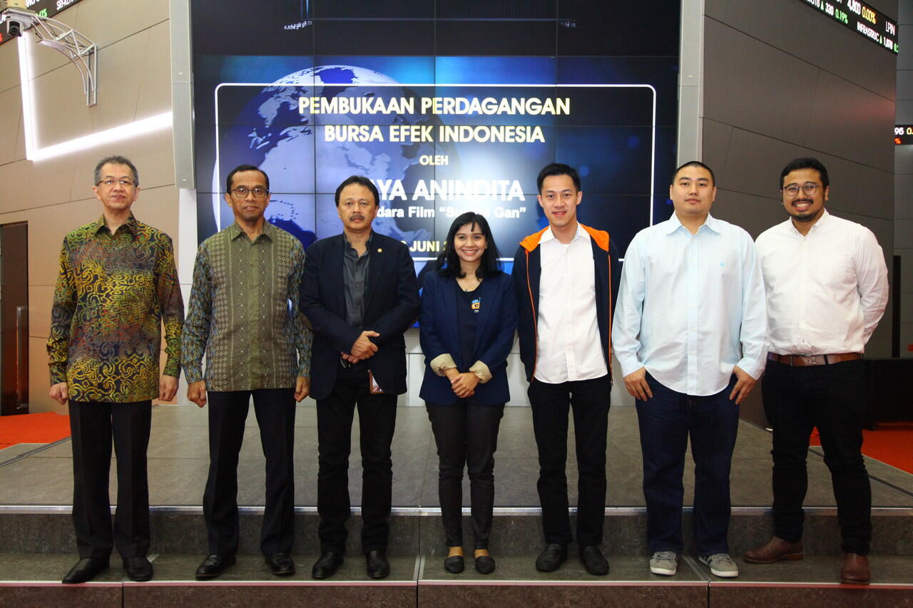 Andrew Darwis dan Ken Dean Lawadinata Membuka Perdagangan di Bursa Efek Indonesia