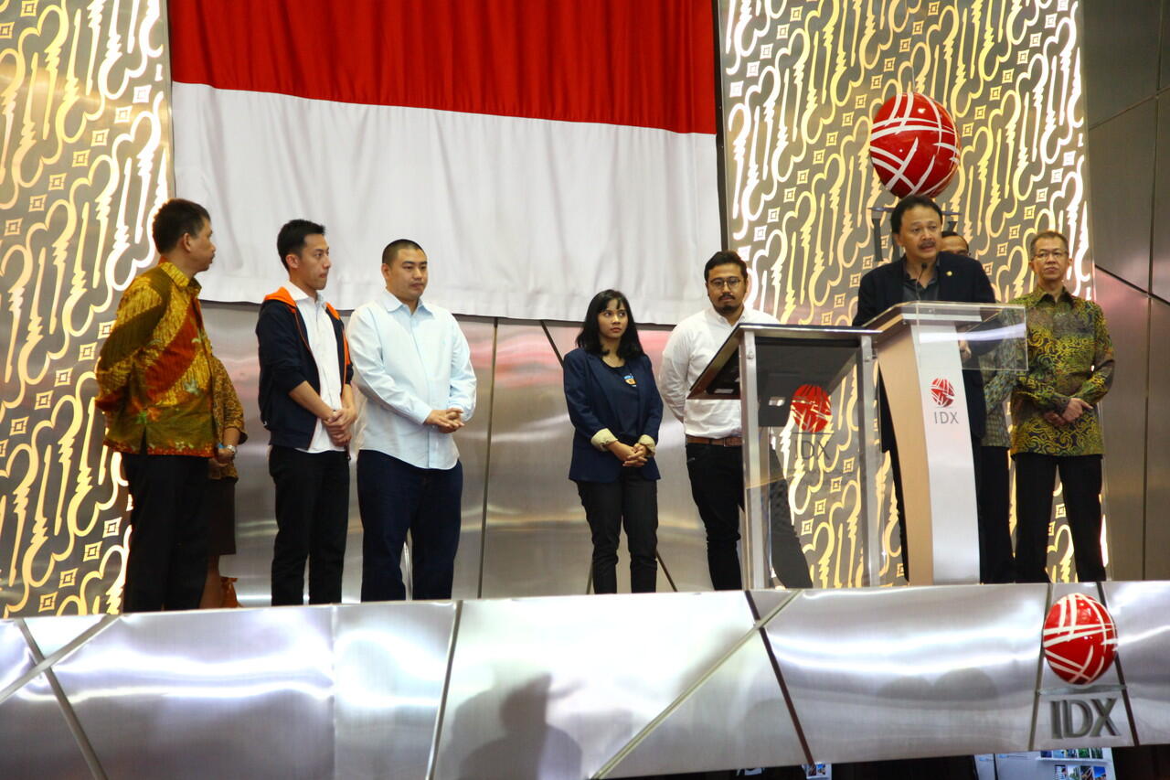 Andrew Darwis dan Ken Dean Lawadinata Membuka Perdagangan di Bursa Efek Indonesia