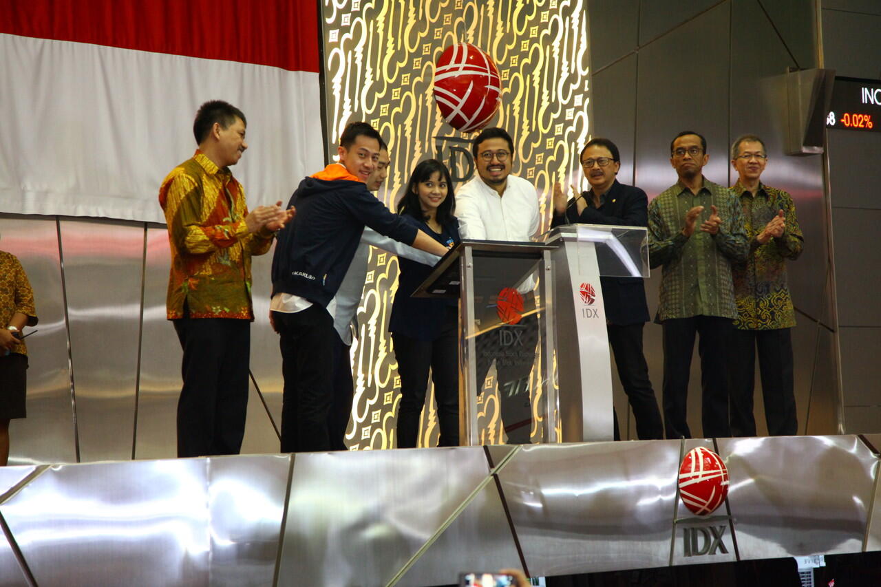 Andrew Darwis dan Ken Dean Lawadinata Membuka Perdagangan di Bursa Efek Indonesia