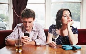 Suka Kepoin Hanphone Pacar? Hati-Hati Gan!