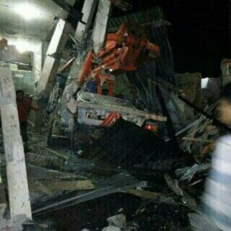 HOT!!!Detik-Detik Truck Bloong Di Jalan Raya Kertek-Parakan ( Wonosobo ) 